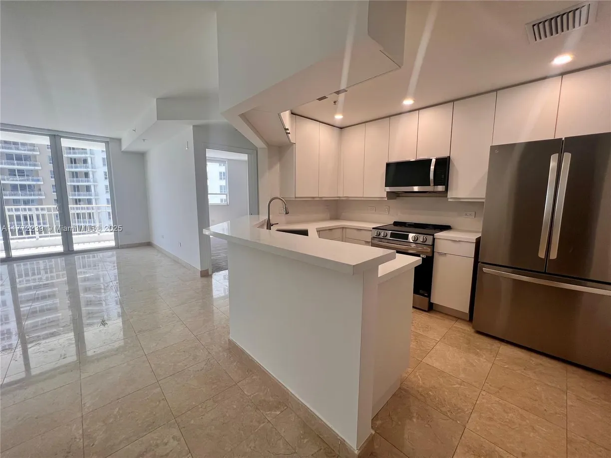 South Florida Real Estate | View 801 Brickell Key Blvd, 1107 | 1 Bed, 1 Bath