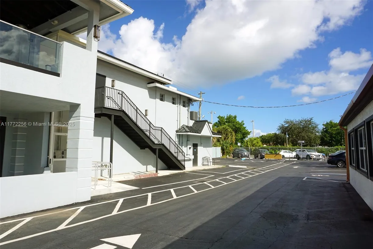 South Florida Real Estate | View 2010 Wilton Dr | Listing