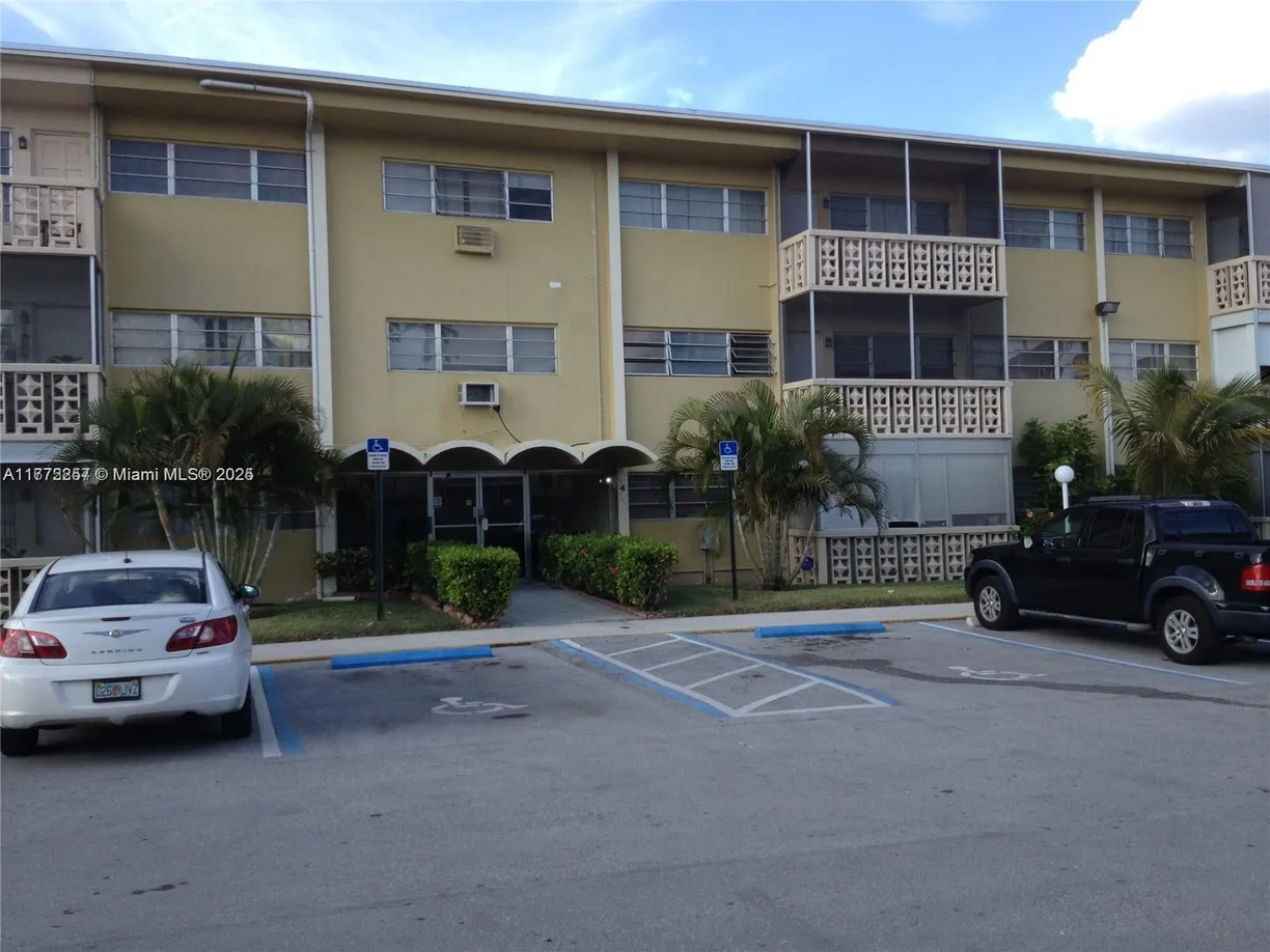 South Florida Real Estate | View 1460 NE 169th St, 211 | 1 Bed, 1 Bath