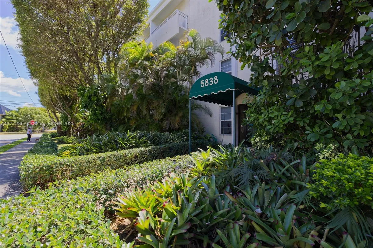 South Florida Real Estate | View 5838 SW 74th Ter, 317 | 1 Bed, 1 Bath