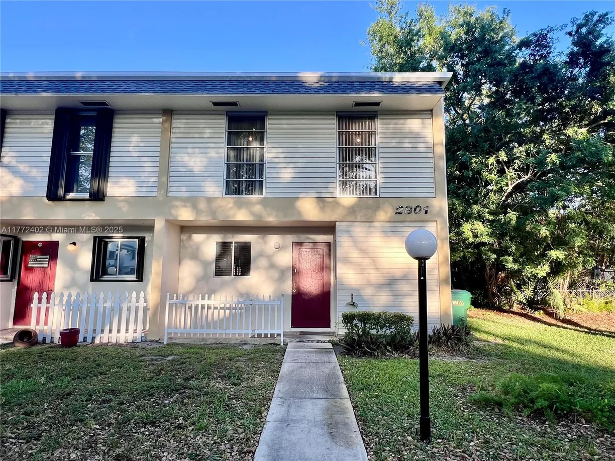 South Florida Real Estate | View 2801 N 34th Ave, 16H | 3 Beds, 2 Baths