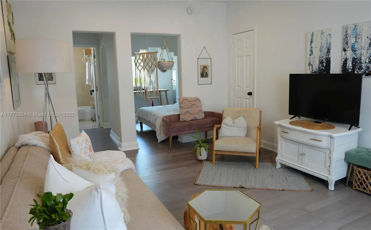 South Florida Real Estate | View 1227 Euclid Ave, 7 | 1 Bath