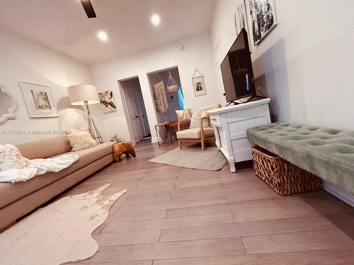 South Florida Real Estate | View 1227 Euclid Ave, 7 | Listing