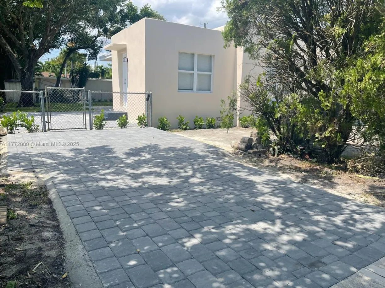 South Florida Real Estate | View 5800 Taylor St, 1 | 1 Bed, 1 Bath
