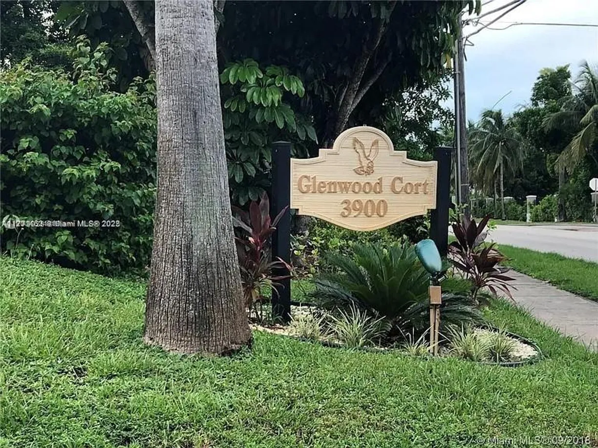 South Florida Real Estate | View 3900 SW 52nd Ave, 601 | 2 Beds, 2 Baths