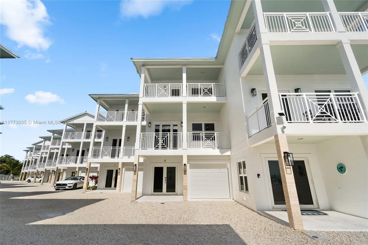 South Florida Real Estate | View  | 3 Beds, 3 Baths