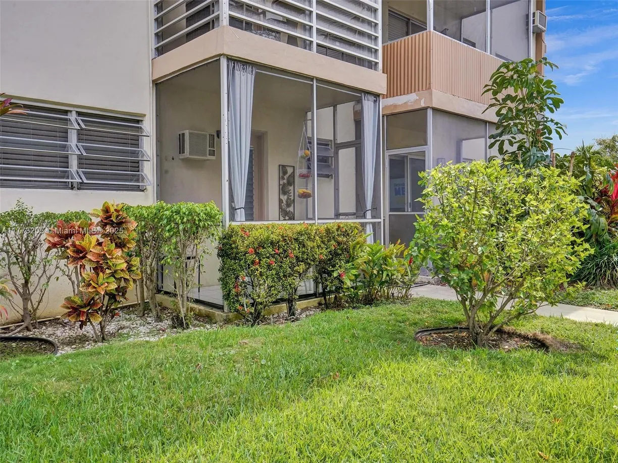 South Florida Real Estate | View 17090 NE 14th Ave, 104 | 1 Bed, 1 Bath