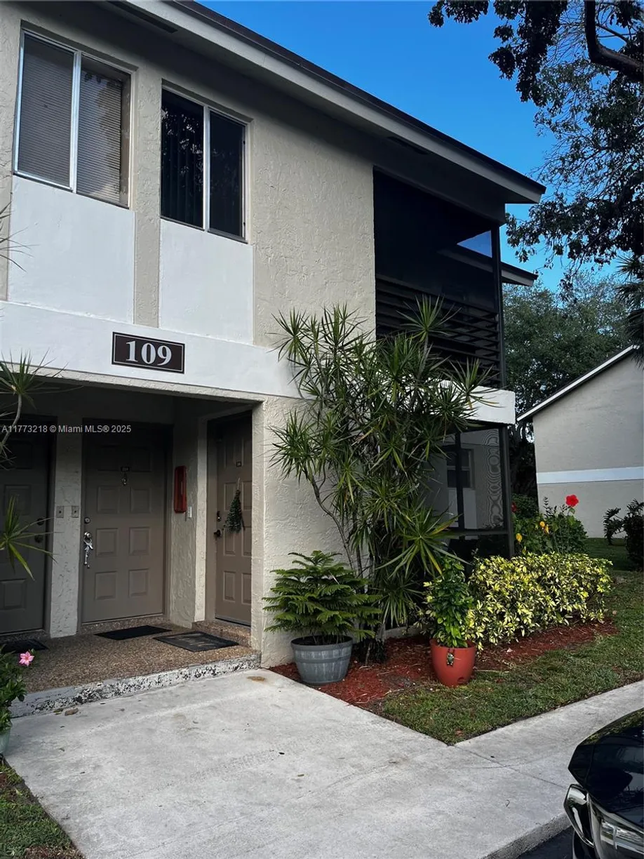 South Florida Real Estate | View 109 Gardens Dr, 204 | 1 Bed, 1 Bath