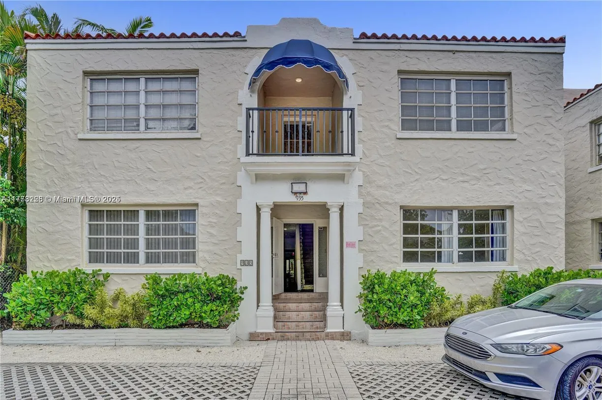 South Florida Real Estate | View 935 Catalonia Ave, 5 | 1 Bed, 1 Bath