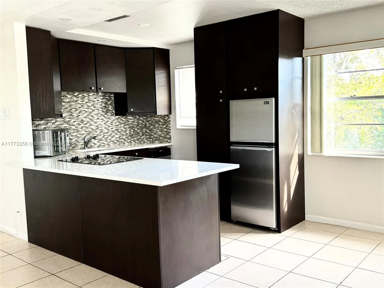 South Florida Real Estate | View 176 Lyndhurst L, 176 | 2 Beds, 1 Bath