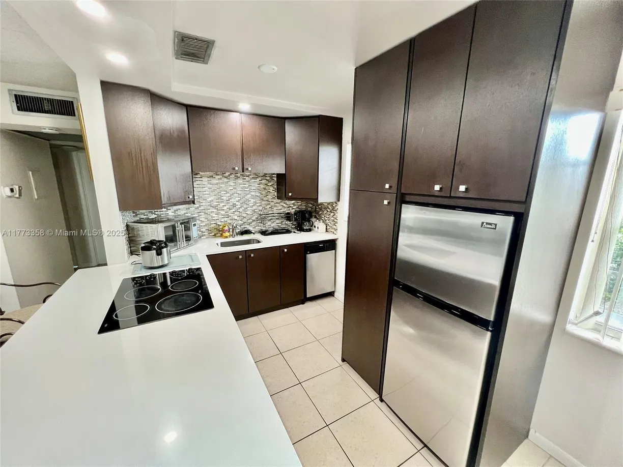 South Florida Real Estate | View 176 Lyndhurst L, 176 | Listing