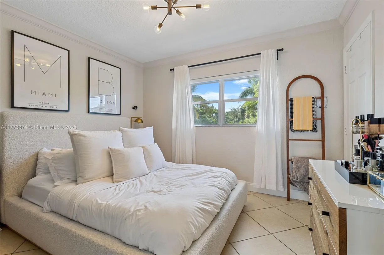 South Florida Real Estate | View 744 NE 14th Ave, 18 | 1 Bed, 1 Bath