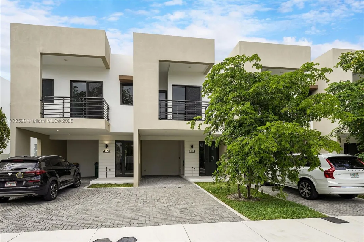 South Florida Real Estate | View 4149 Oak Pl | 3 Beds, 2 Baths
