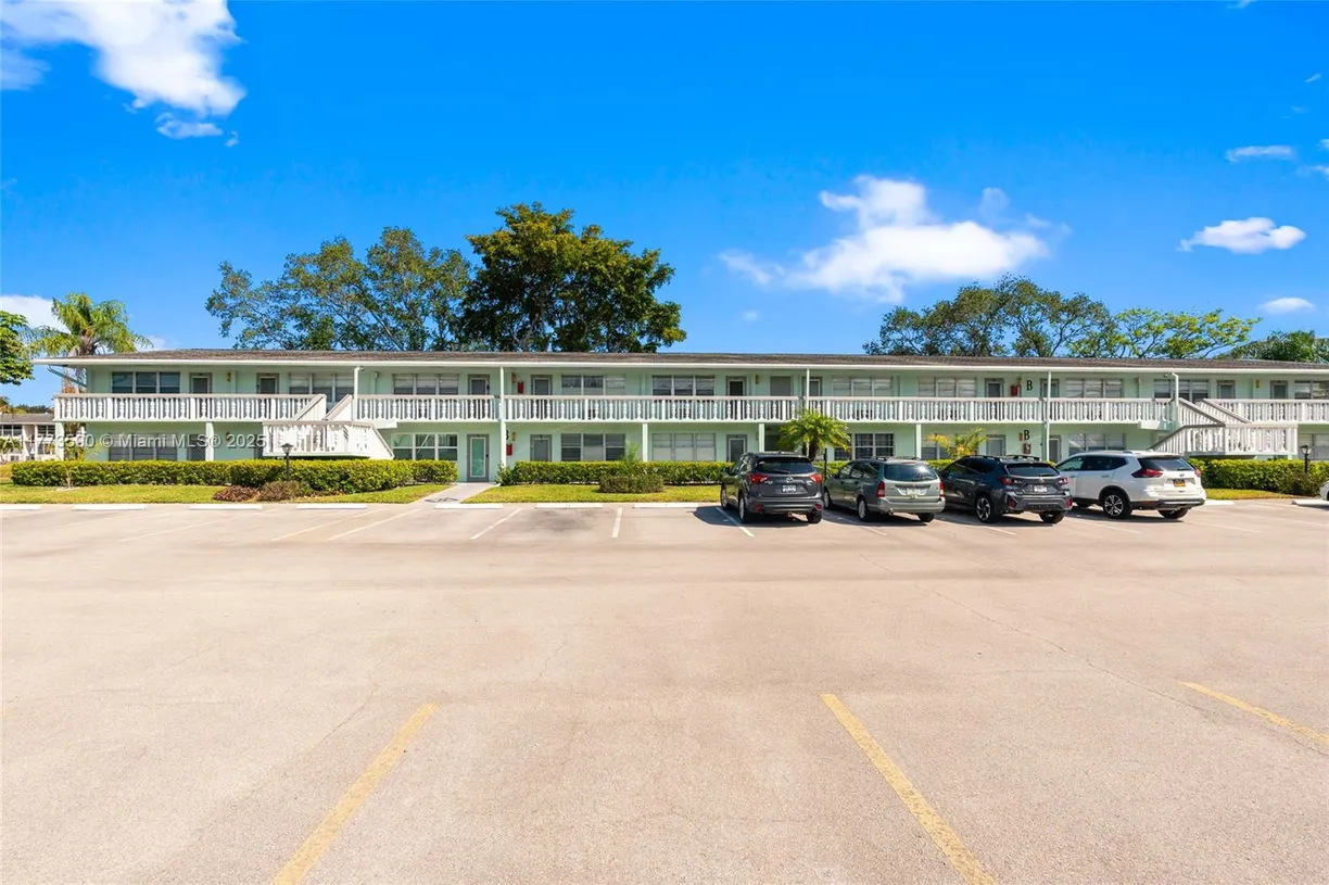 South Florida Real Estate | View 10 Oakridge B, 10 | Listing