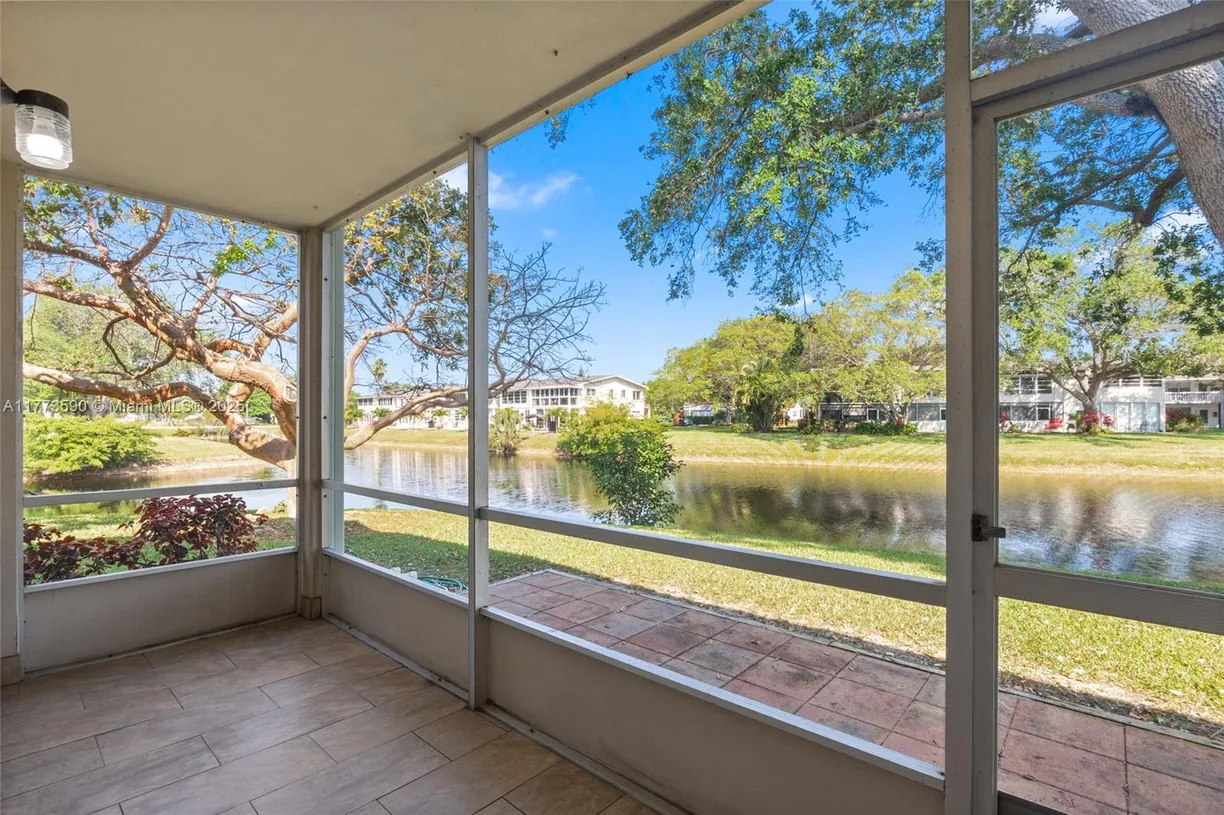 South Florida Real Estate | View 10 Oakridge B, 10 | 1 Bed, 1 Bath