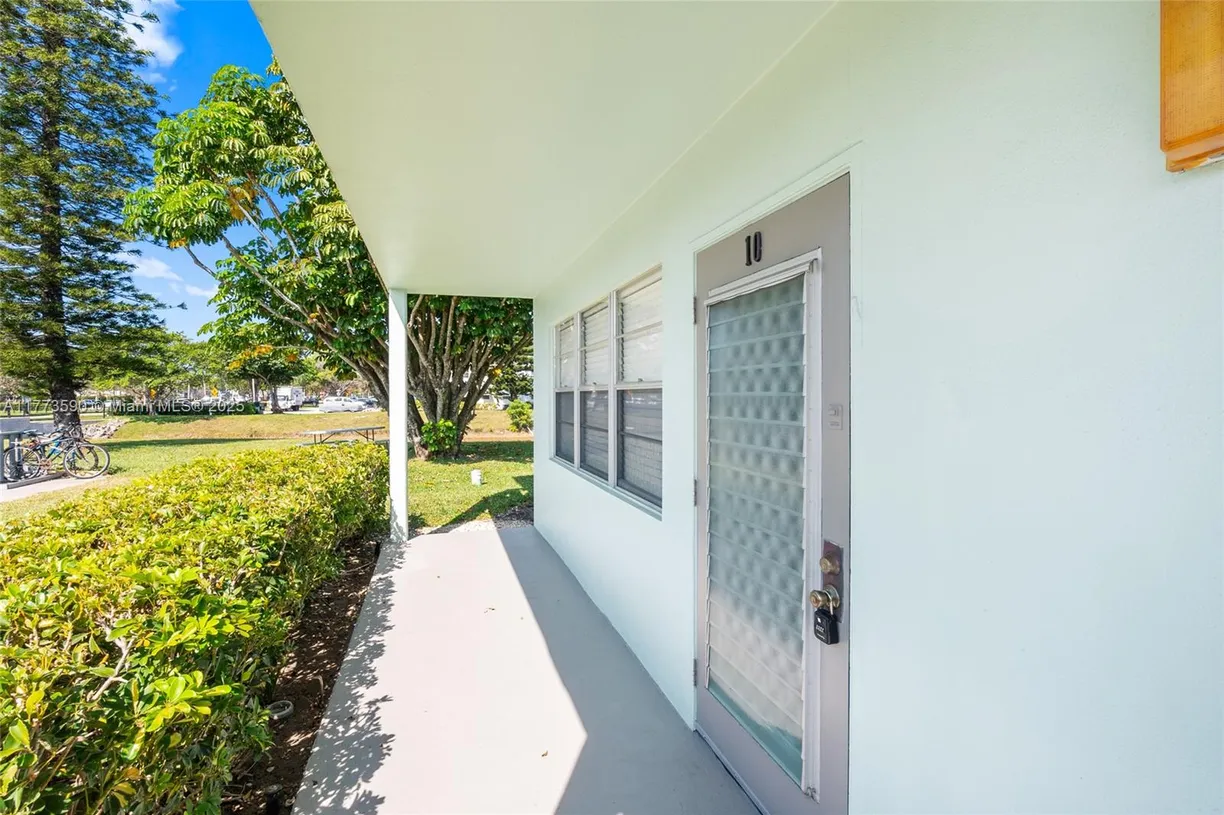 South Florida Real Estate | View 10 Oakridge B, 10 | Listing