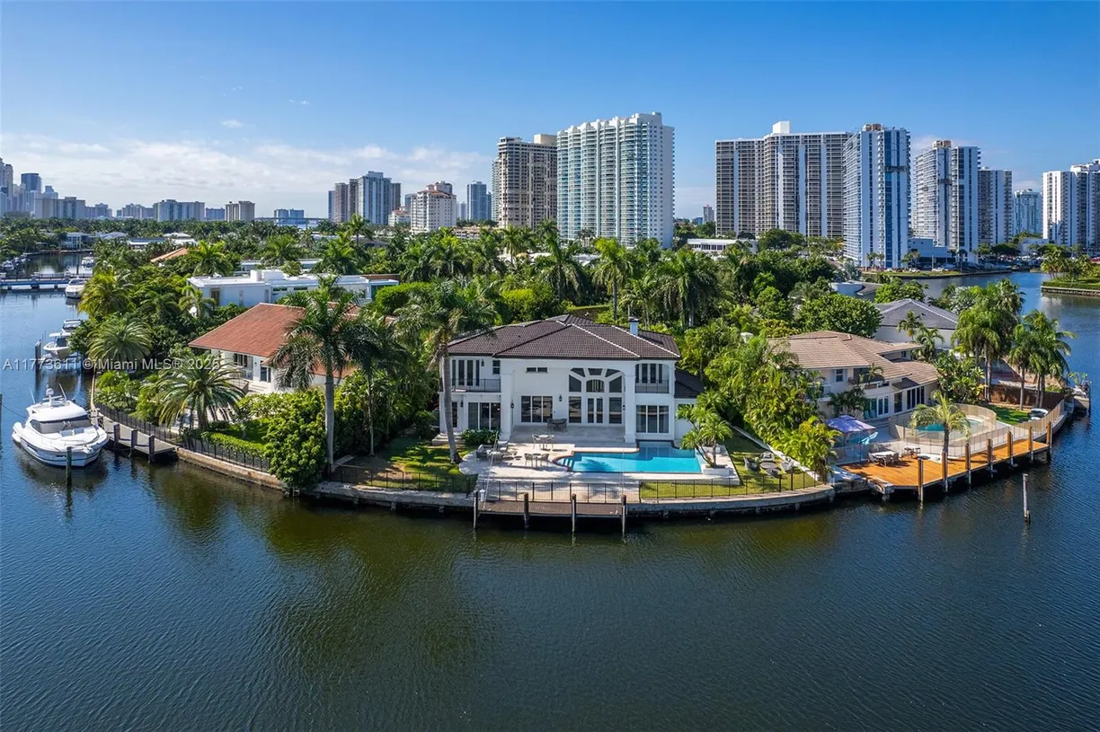 South Florida Real Estate | View 455 Centre Is | Listing