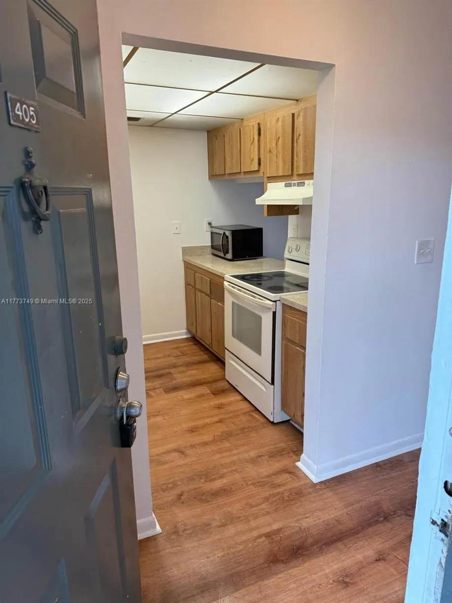 South Florida Real Estate | View 1850 N Congress Ave, 405 | 2 Beds, 1 Bath