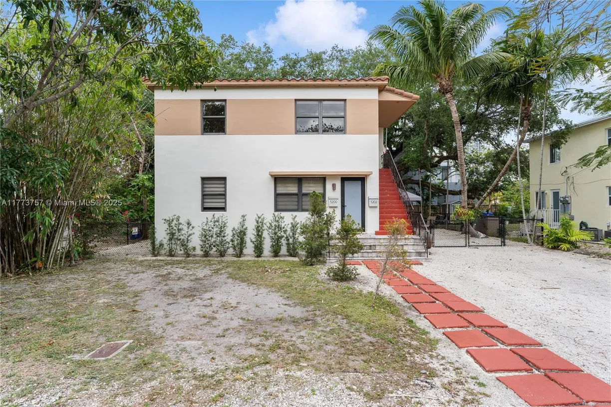 South Florida Real Estate | View 3200 Elizabeth St, 3202 | 2 Beds, 1 Bath
