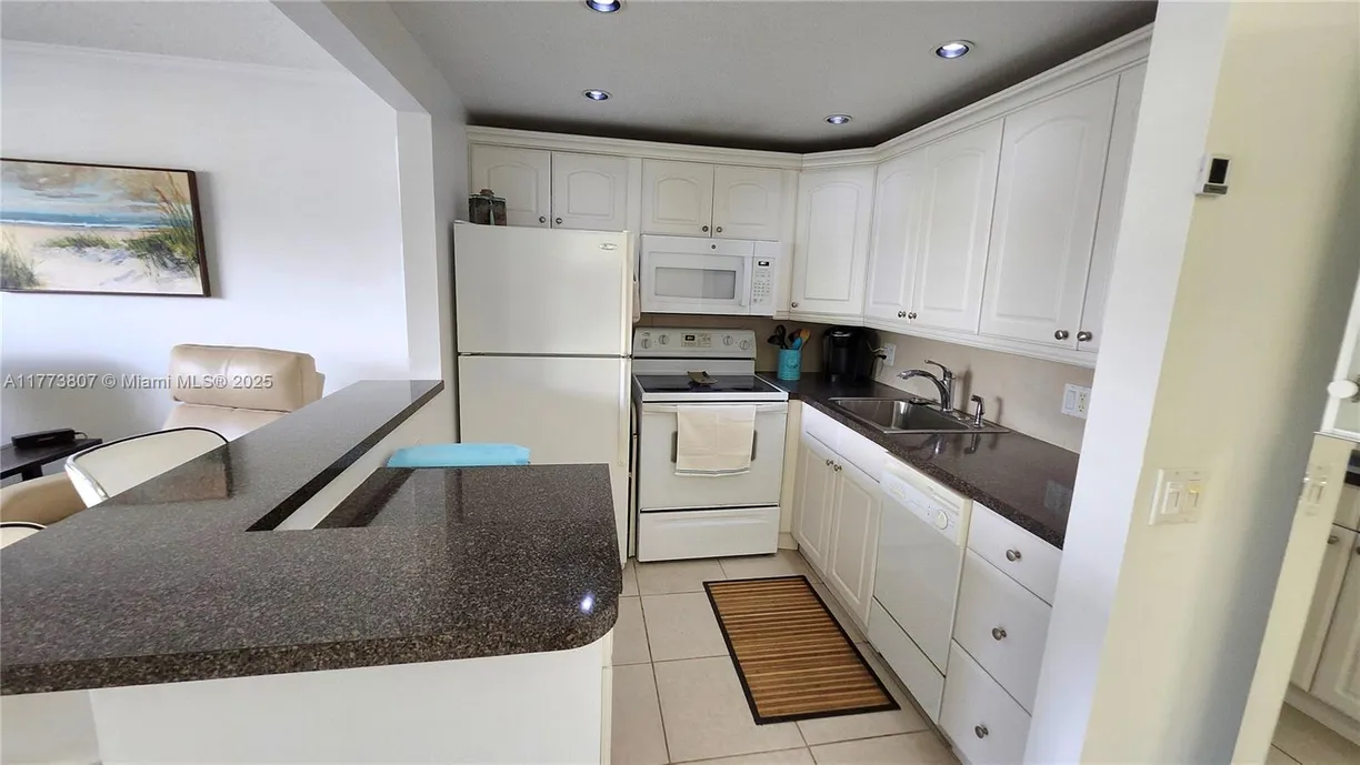 South Florida Real Estate | View 2115 E Cambridge  E, 2115 | Listing