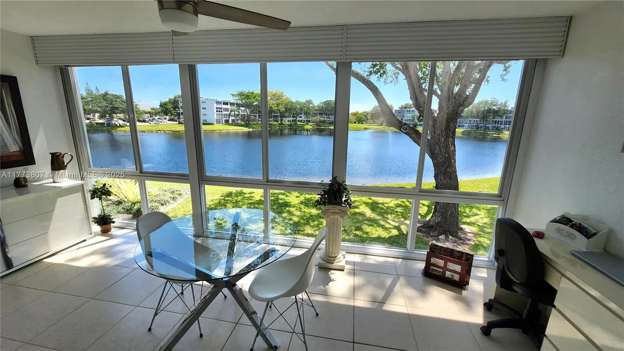 South Florida Real Estate | View 2115 E Cambridge  E, 2115 | 1 Bed, 1 Bath