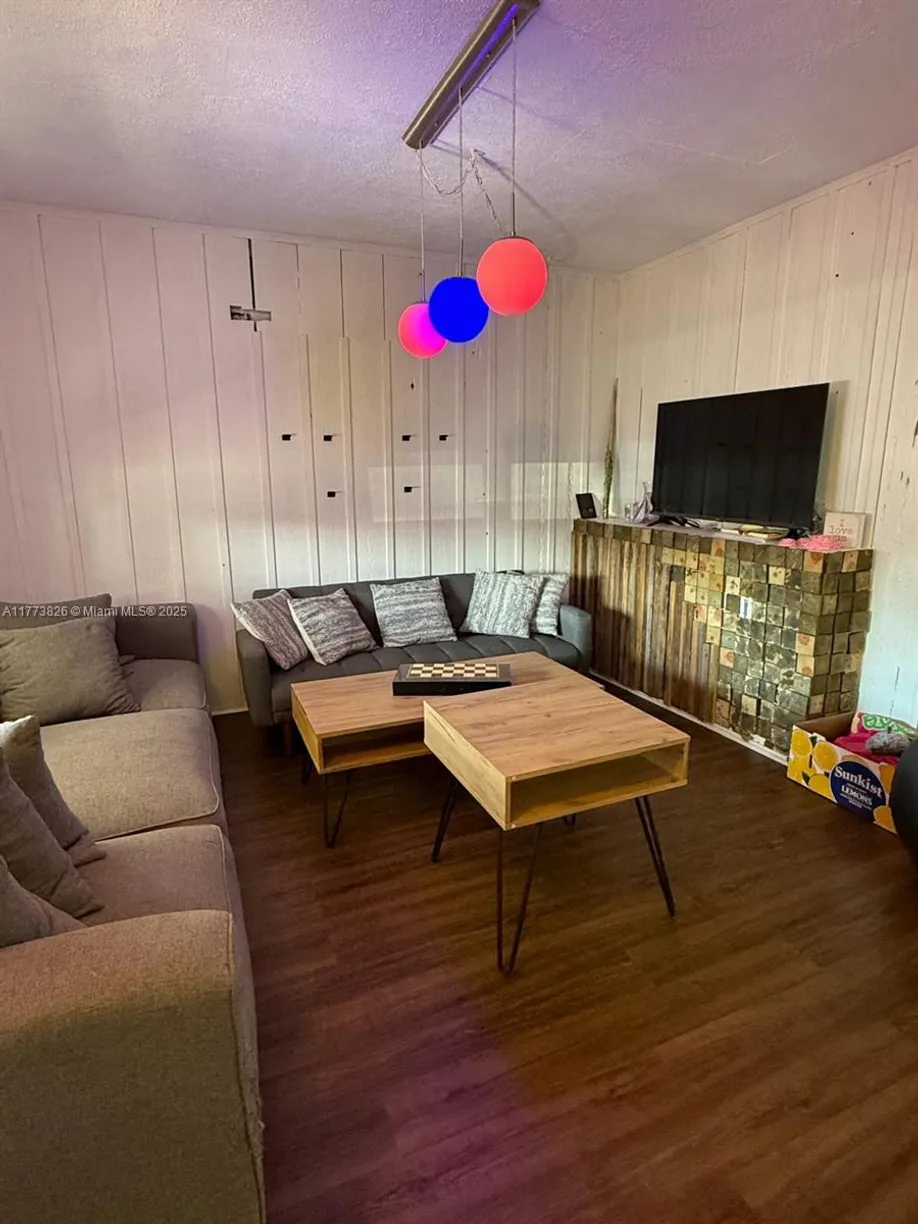 South Florida Real Estate | View 4520 SW 34th Ave | Listing