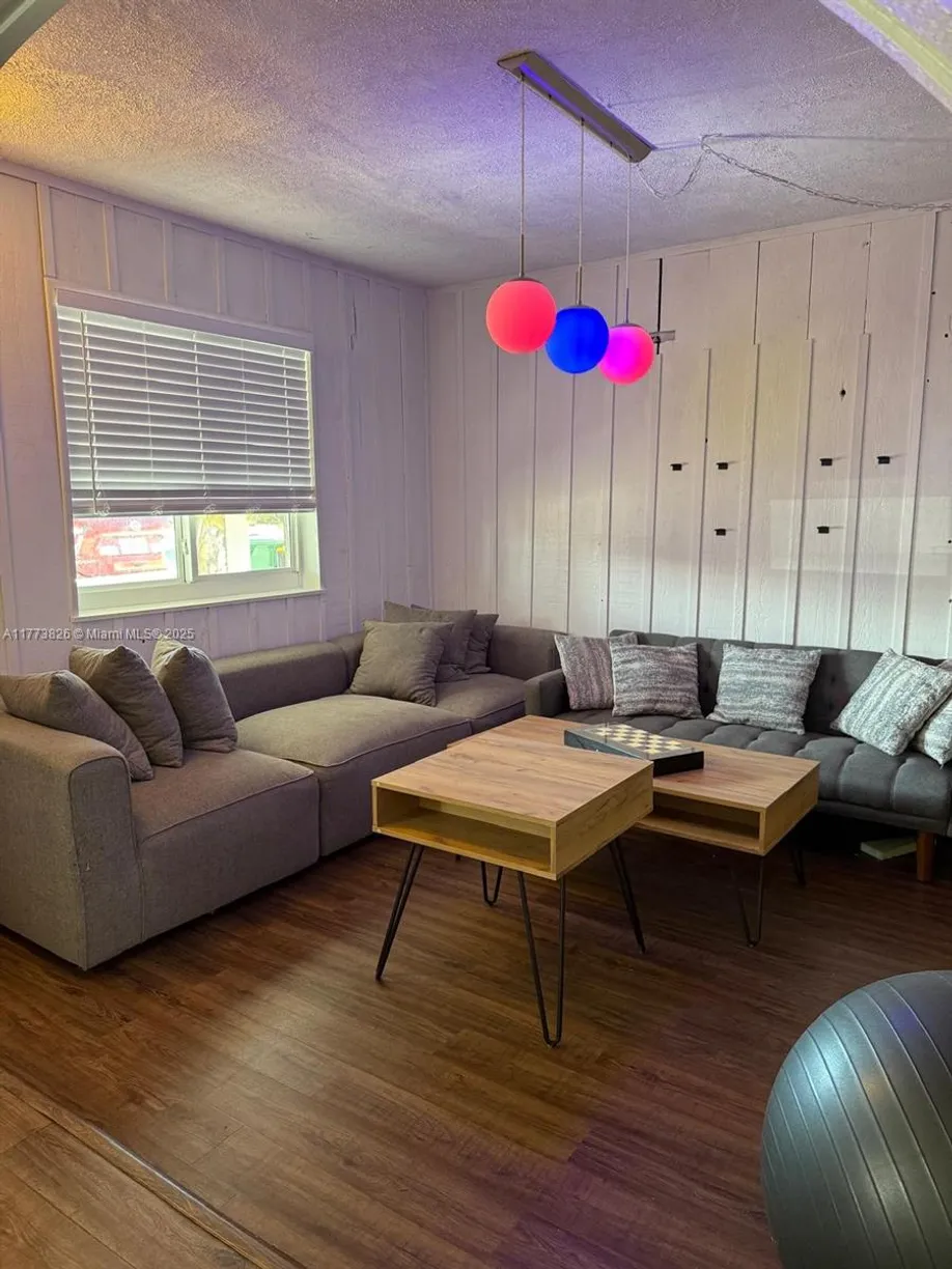 South Florida Real Estate | View 4520 SW 34th Ave | Listing