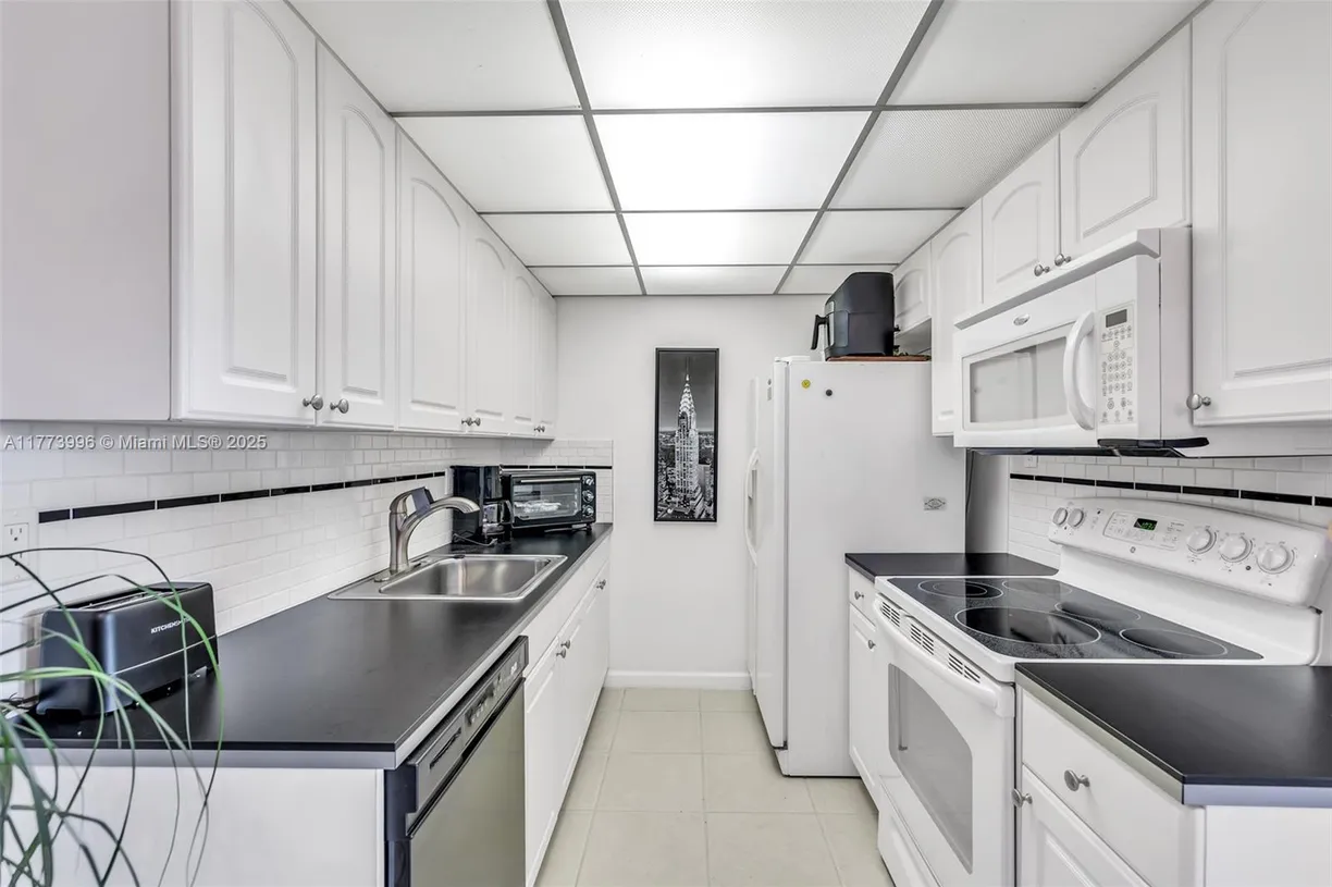 South Florida Real Estate | View 3031 Swansea B, 3031 | Listing