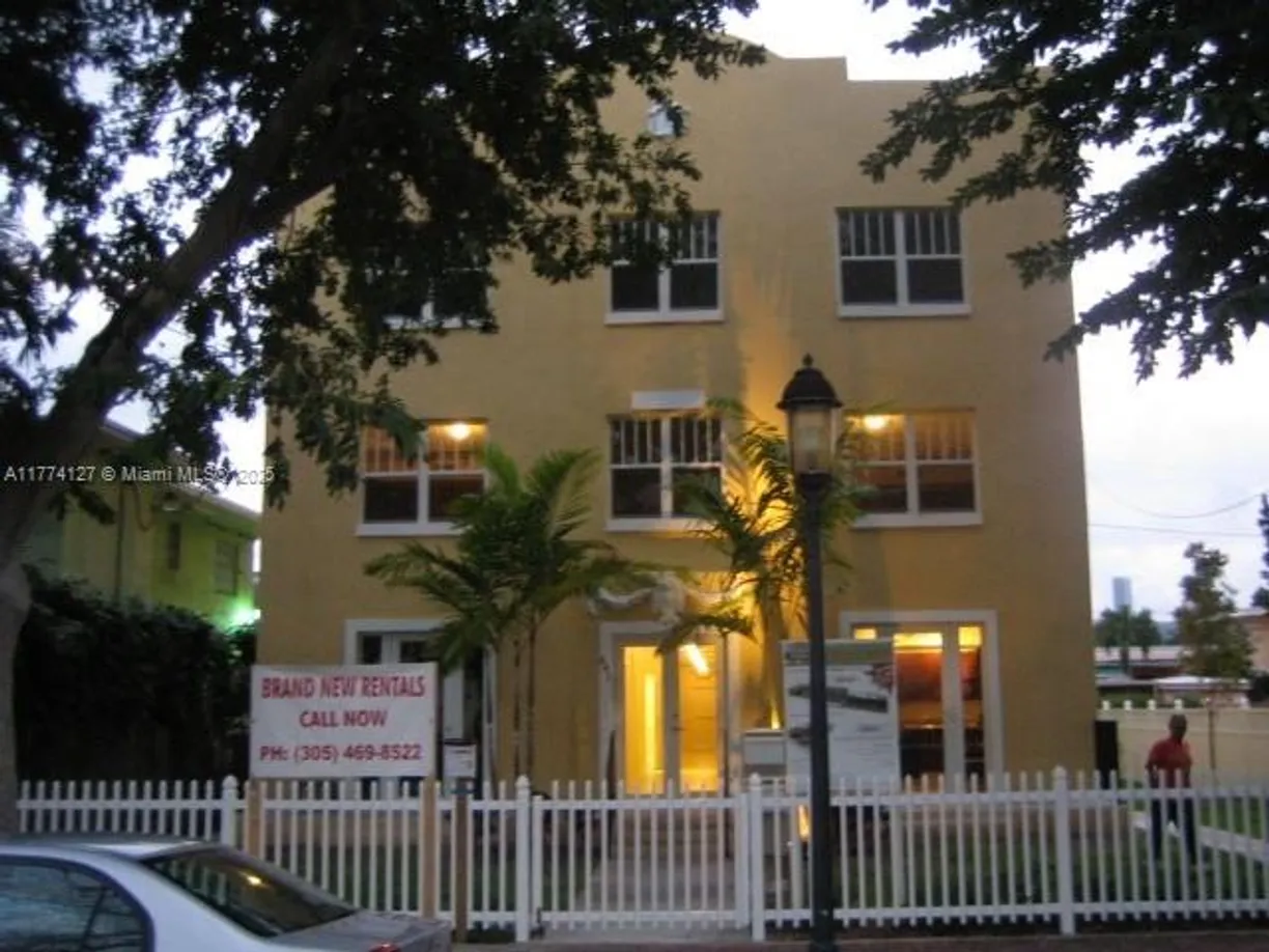 South Florida Real Estate | View 843 SW 13th AV, 201 | 2 Beds, 1 Bath