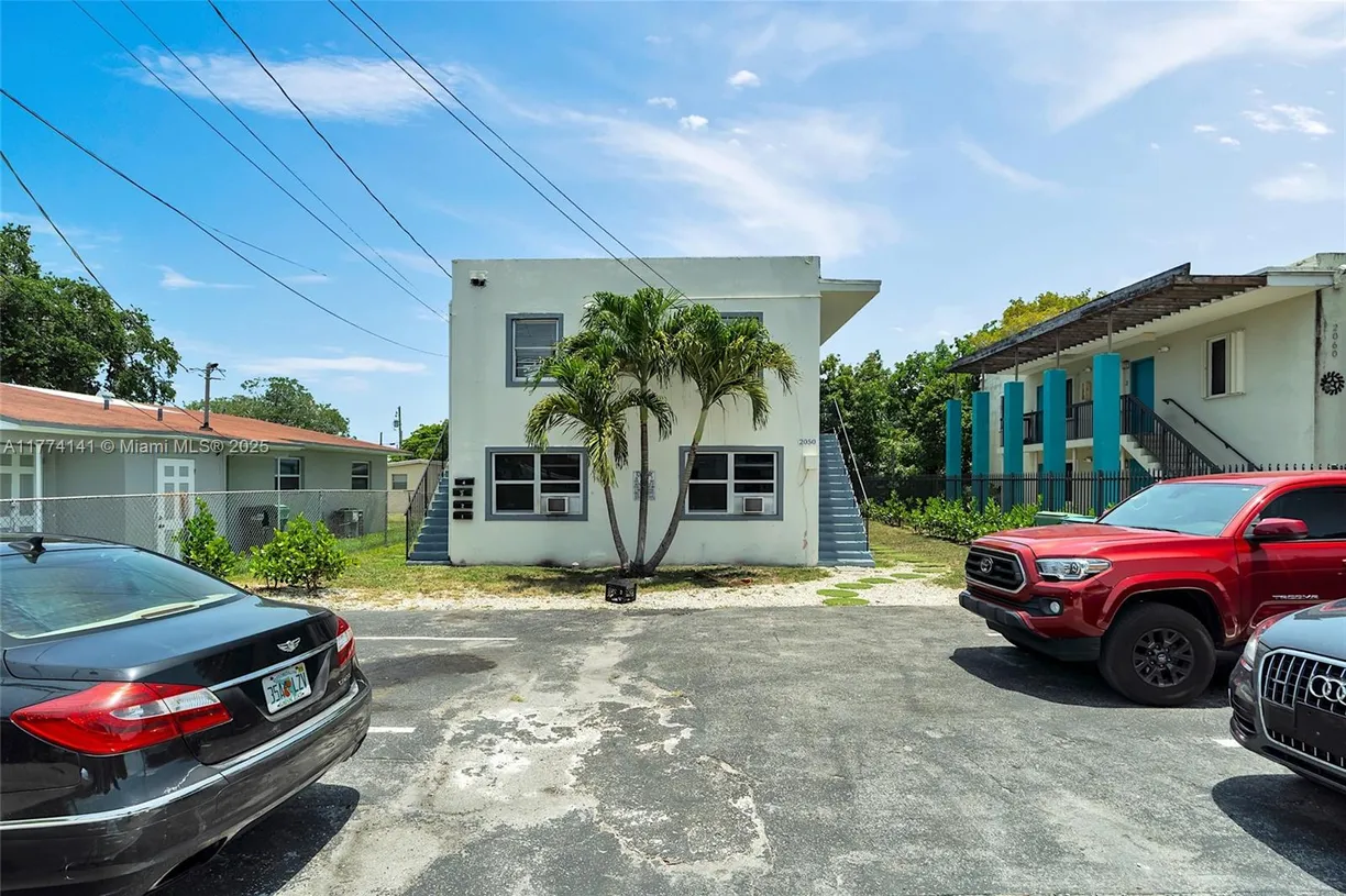 South Florida Real Estate | View 2050 Lincoln Ave, 3 | 2 Beds, 1 Bath