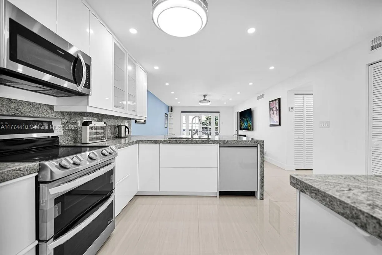 South Florida Real Estate | View 410 SE 2nd St, 223 | Listing
