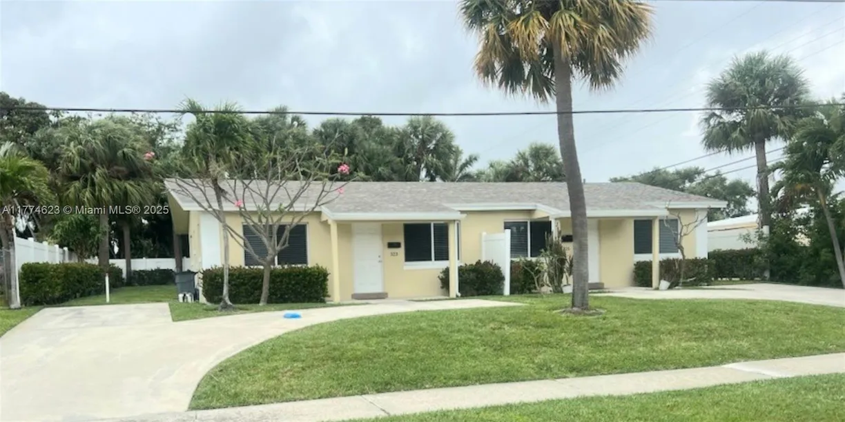South Florida Real Estate | View 323 Northlake Dr # 323/325, 323/325 | 2 Beds, 1 Bath