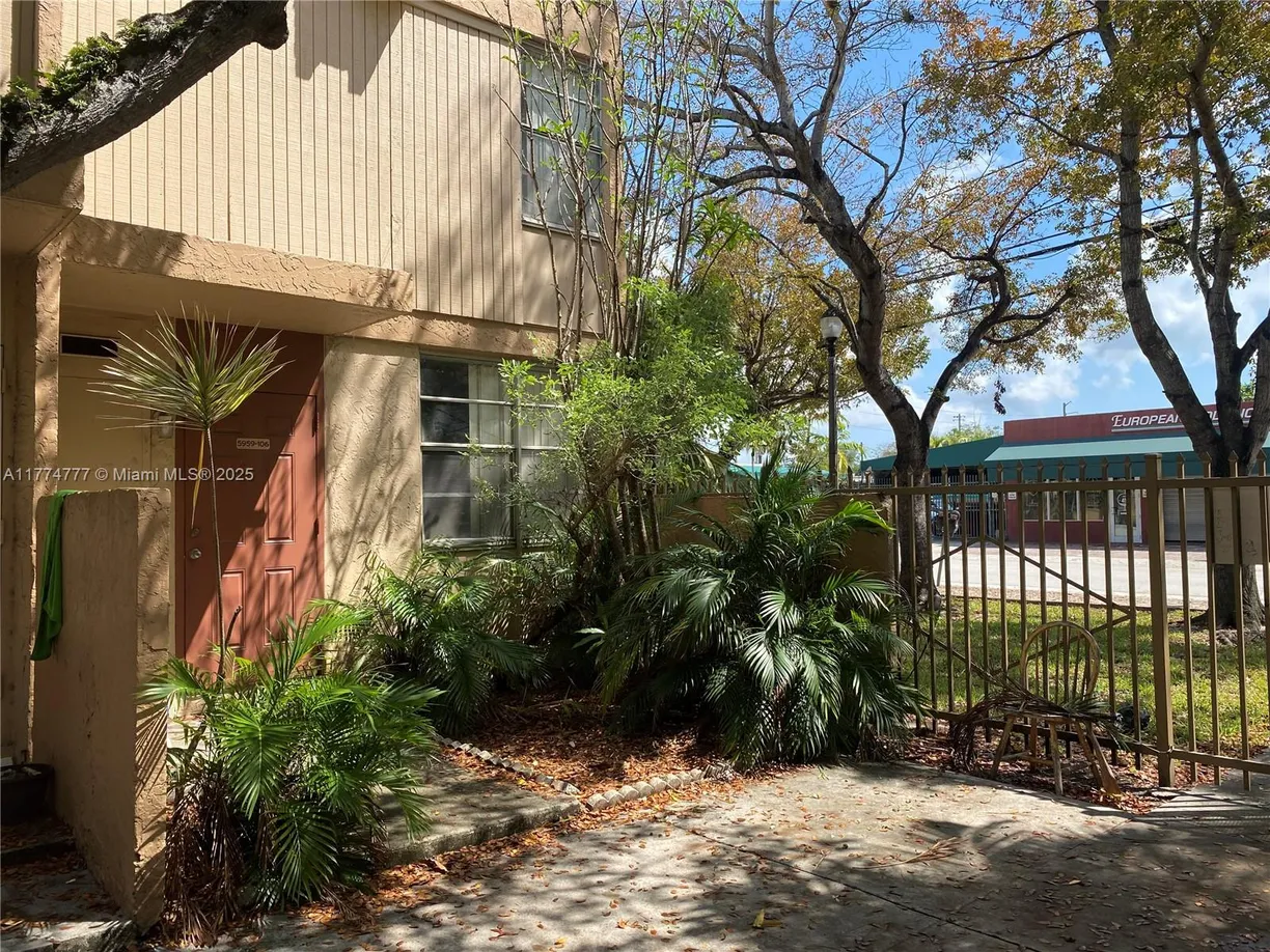 South Florida Real Estate | View 5959 SW 69th, 106 | 2 Beds, 1 Bath