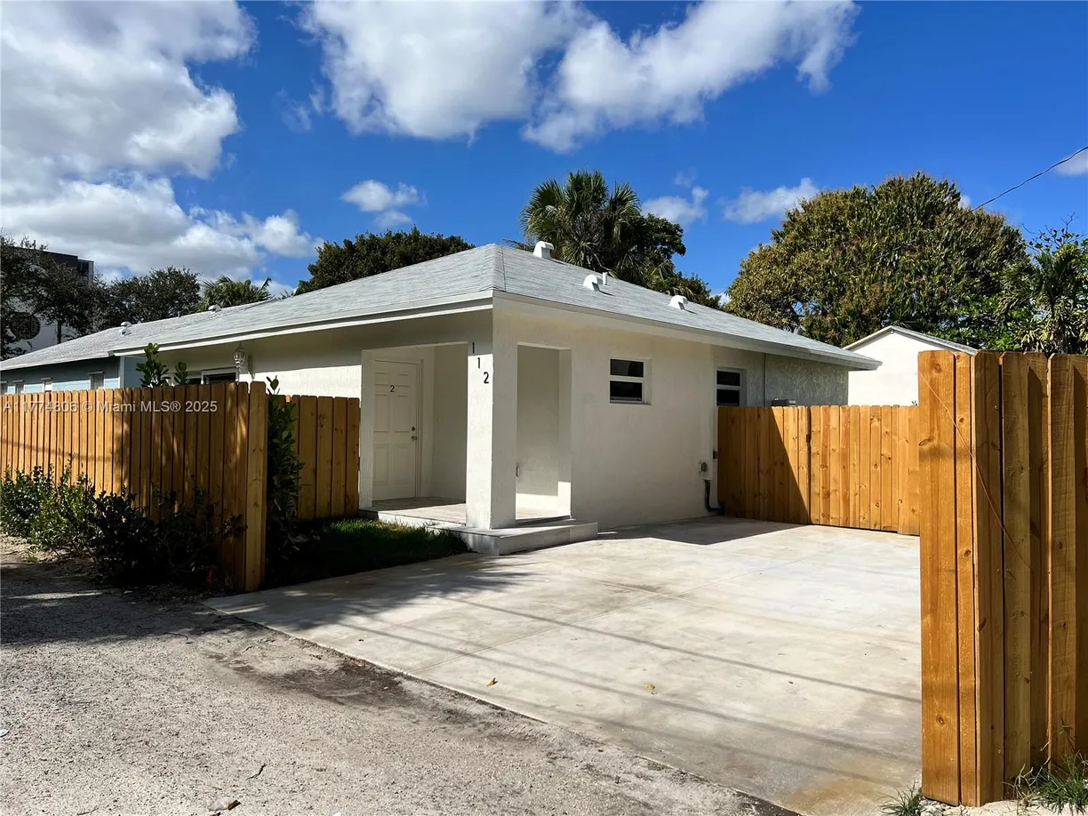 South Florida Real Estate | View 112 N D St, 2 | 2 Beds, 2 Baths