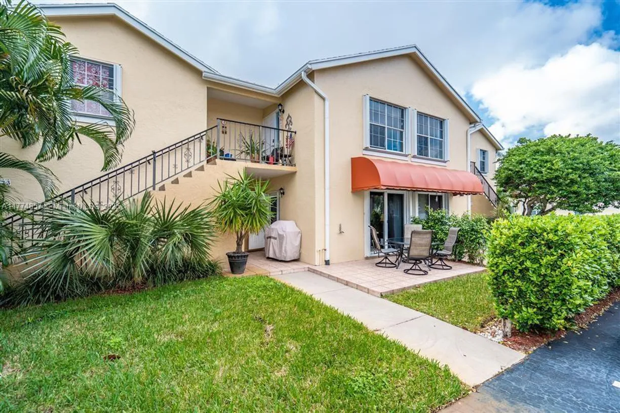South Florida Real Estate | View 622 Waterside Dr, 622 | 2 Beds, 2 Baths