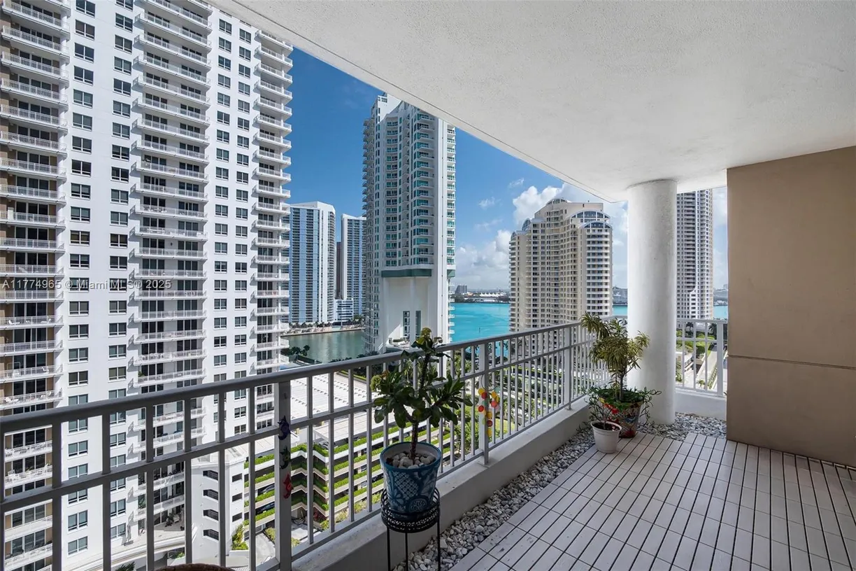 South Florida Real Estate | View 701 Brickell Key Blvd, 1708 | 1 Bed, 1 Bath