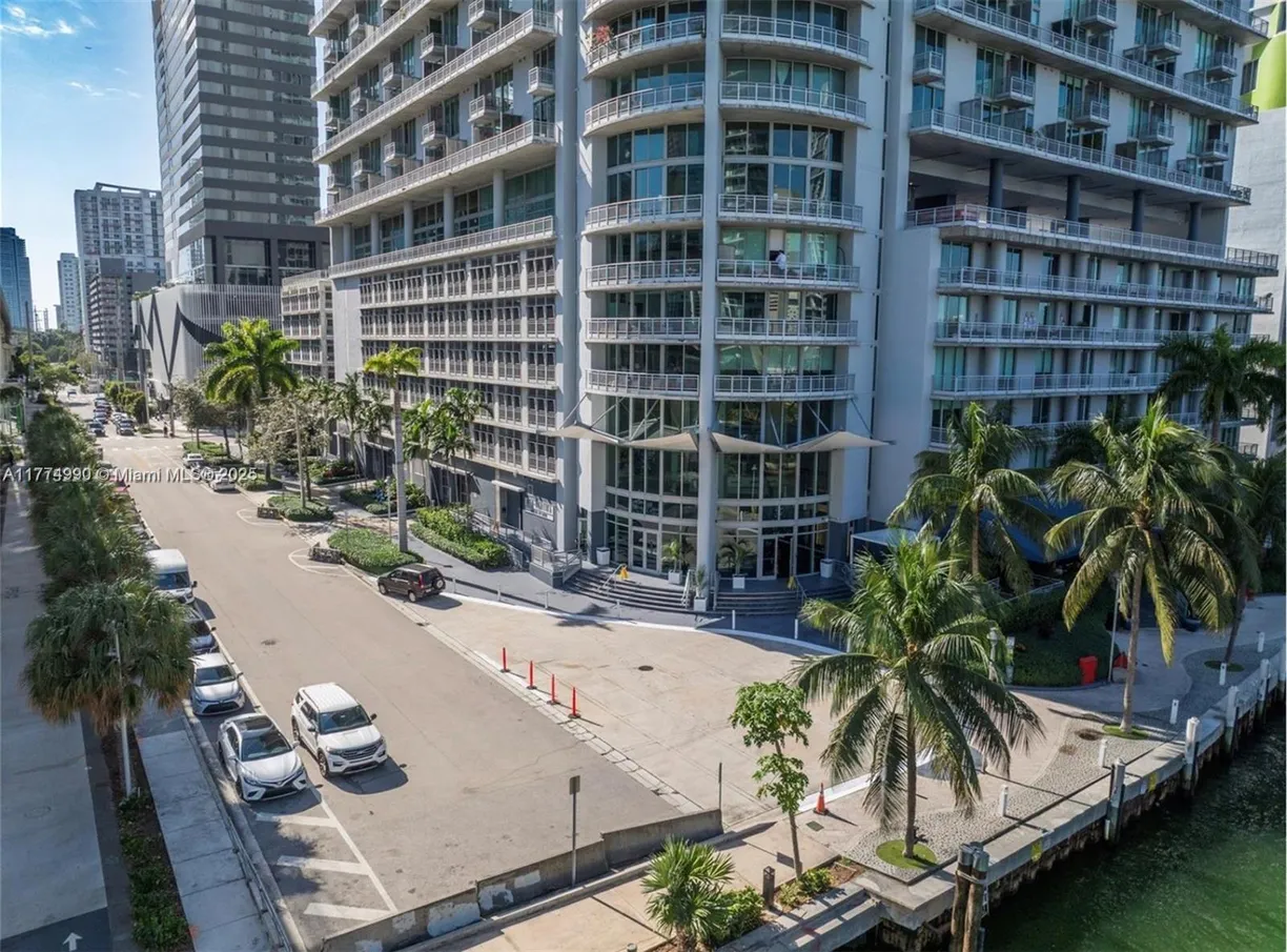 South Florida Real Estate | View 690 SW 1st Ct, 1516 | 1 Bed, 1 Bath