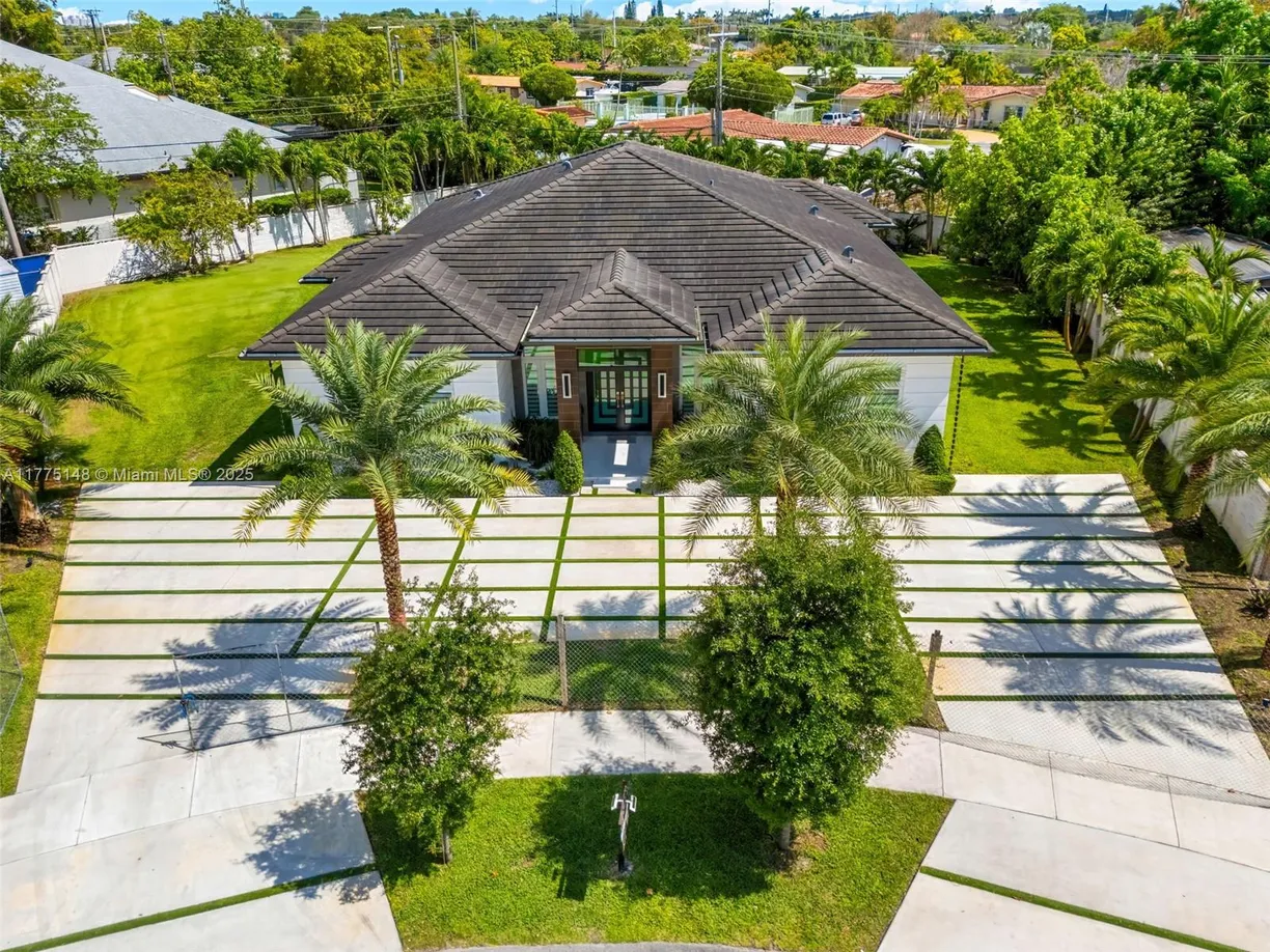South Florida Real Estate | View 5815 SW 107th Pl | 4 Beds, 4 Baths