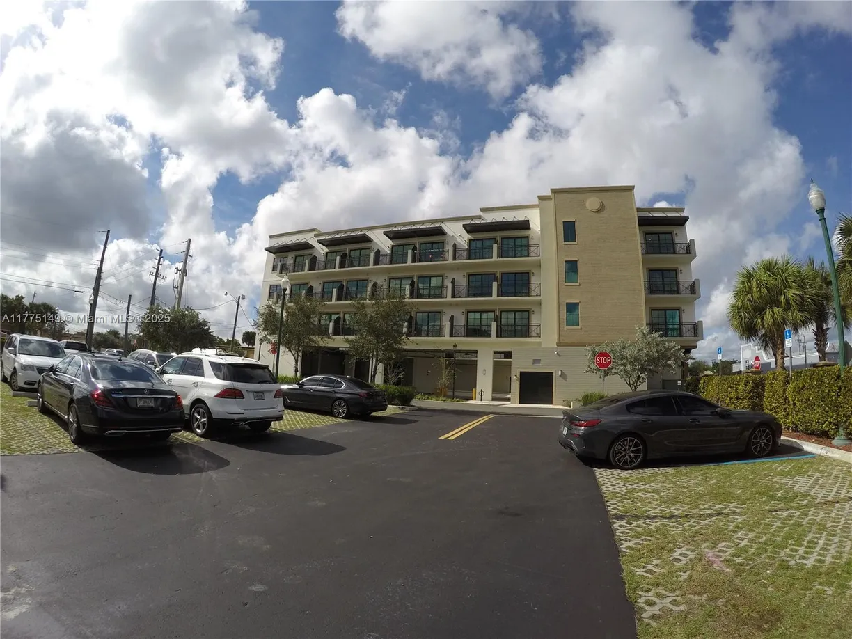 South Florida Real Estate | View 4100 SW 64th Ave, 409 | 1 Bed, 1 Bath