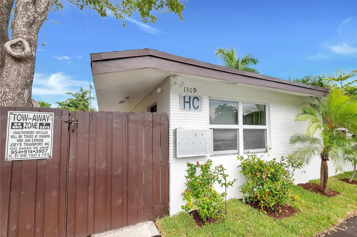 South Florida Real Estate | View 1309 NE 16th Ter, 3 | 1 Bed, 1 Bath