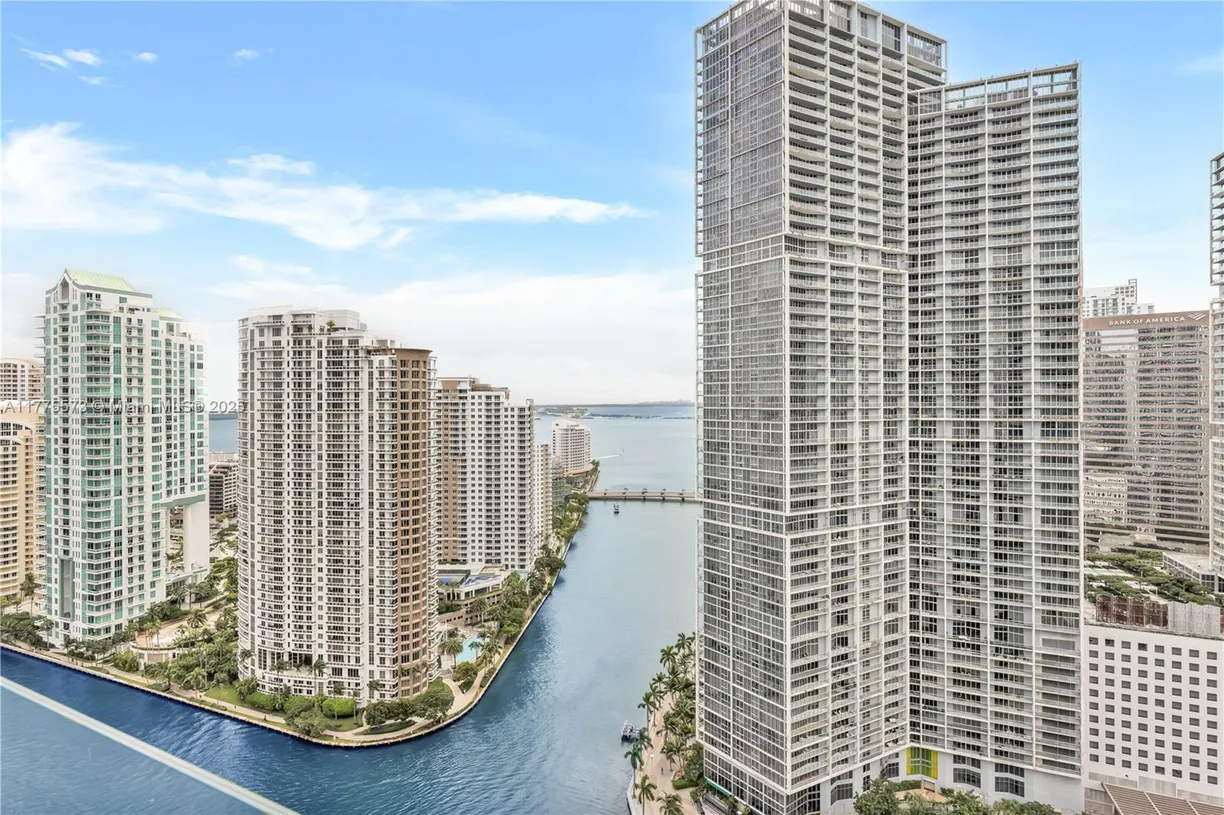 South Florida Real Estate | View 300 Biscayne Blvd way, 2907 | 3 Beds, 3 Baths