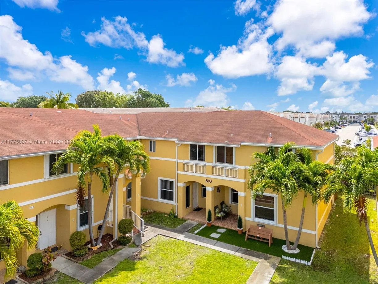 South Florida Real Estate | View 810 NE 212th Ter, 2 | 3 Beds, 2 Baths