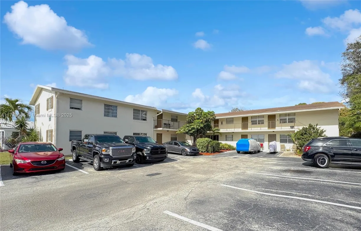 South Florida Real Estate | View 215 NW 25th St, 2 | 1 Bed, 1 Bath