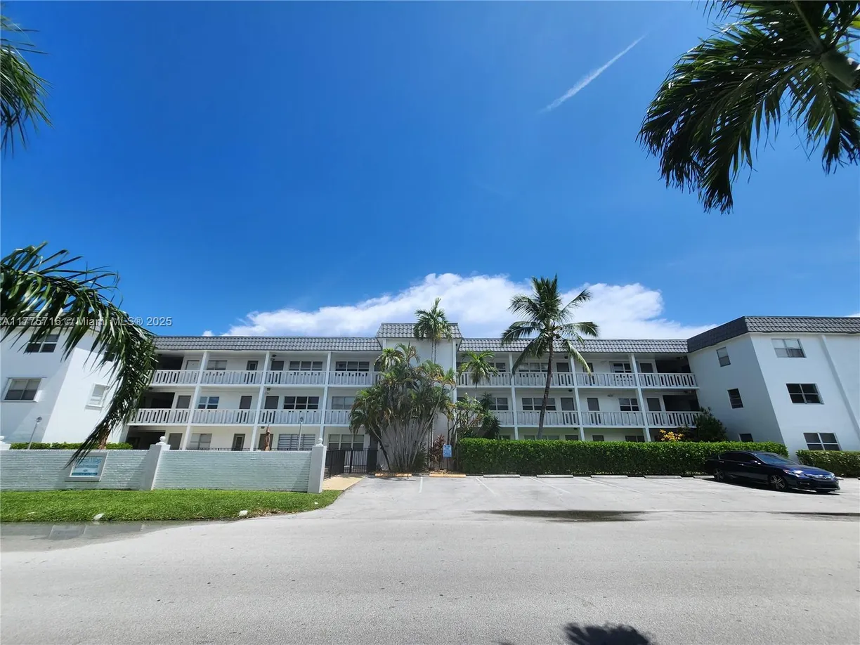 South Florida Real Estate | View 6200 NE 22nd Way, 304 | 2 Beds, 1 Bath