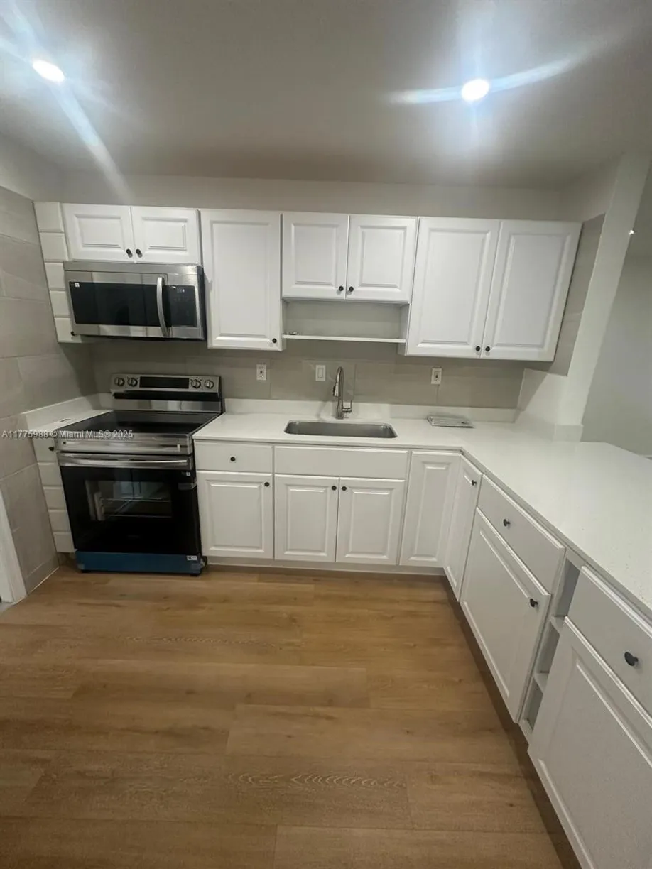 South Florida Real Estate | View 1611 NE 32nd Pl | Listing