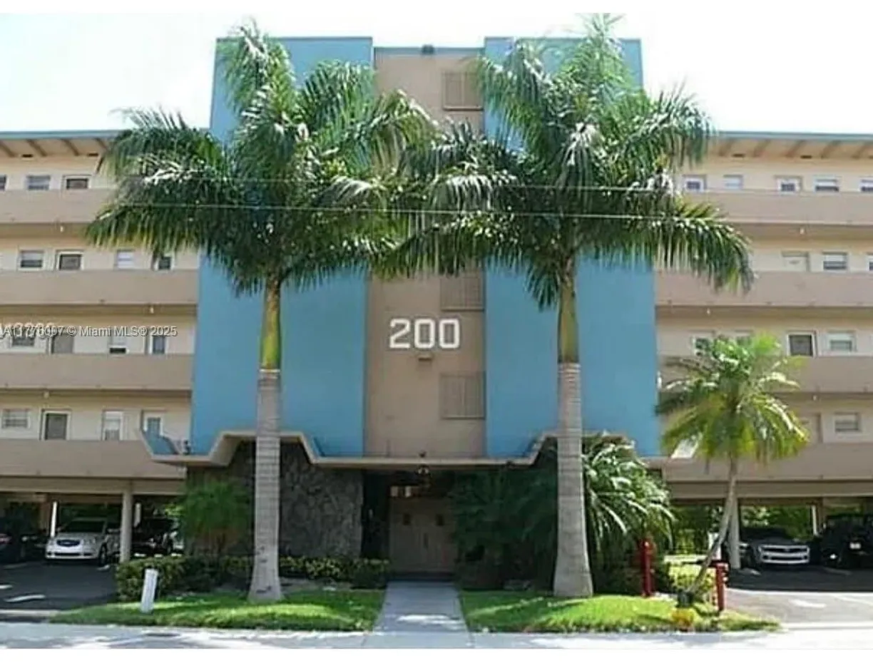 South Florida Real Estate | View 200 NE 14th Ave, 224 | 2 Beds, 2 Baths