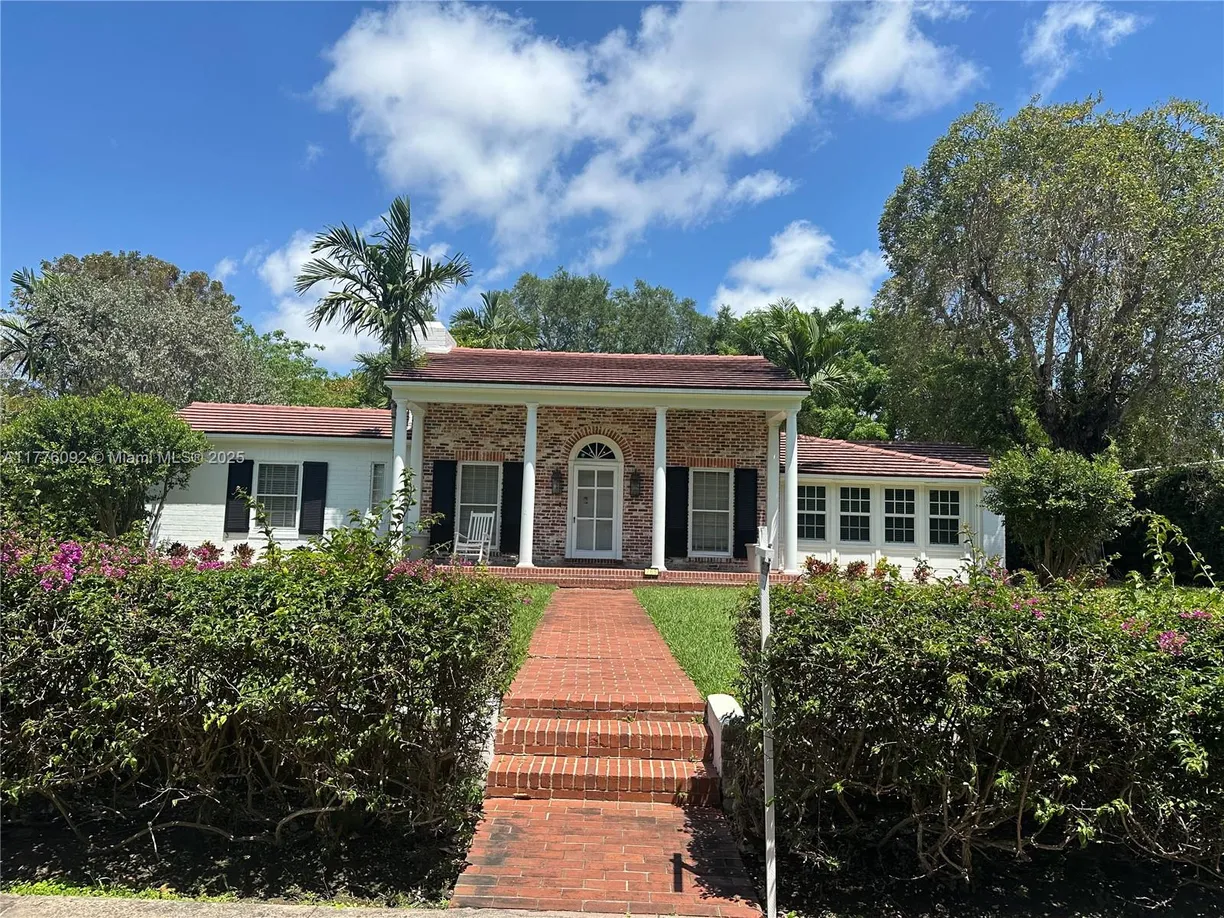 South Florida Real Estate | View 765 N Greenway Dr | 3 Beds, 3 Baths