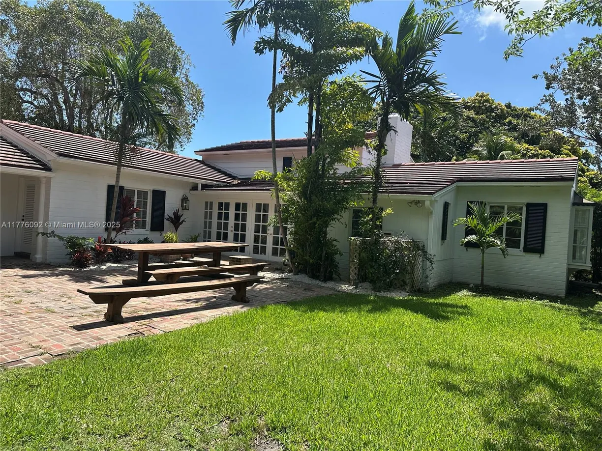 South Florida Real Estate | View 765 N Greenway Dr | Listing