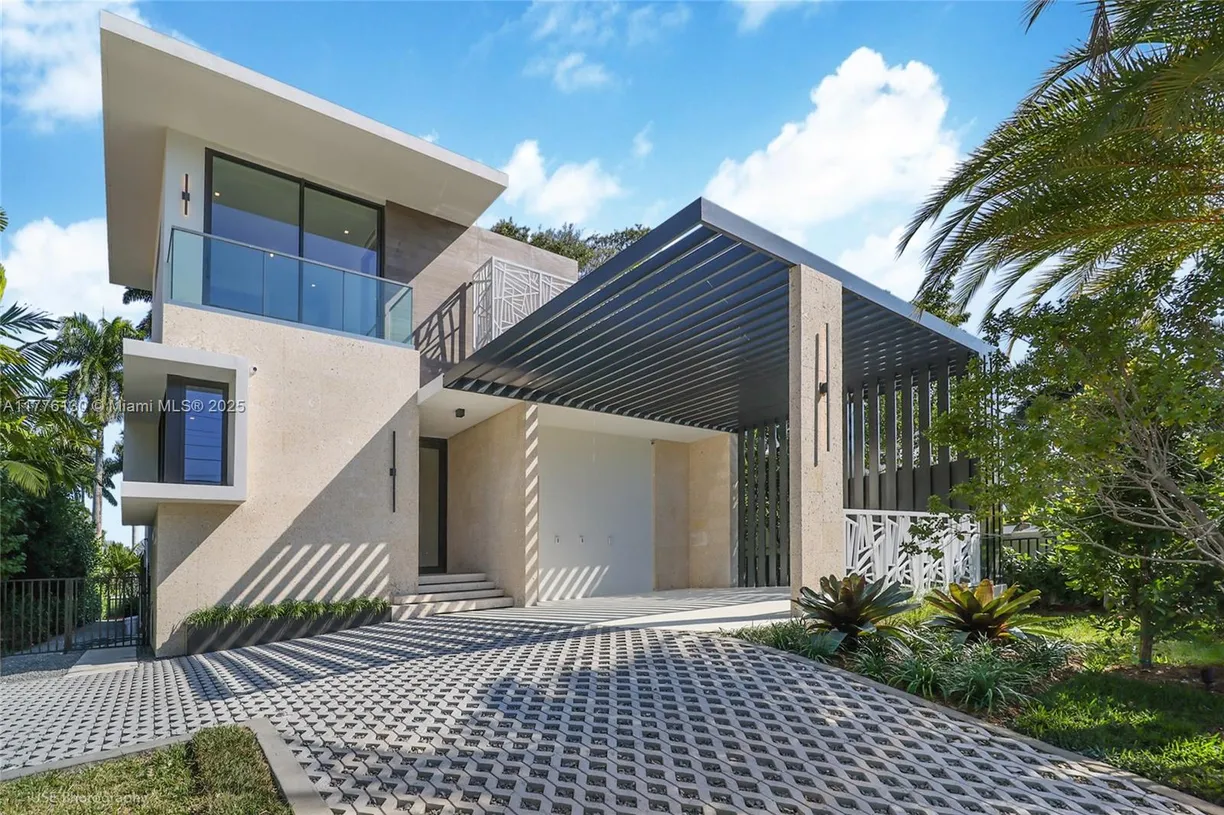 South Florida Real Estate | View 5825 Alton Rd | 6 Beds, 5 Baths