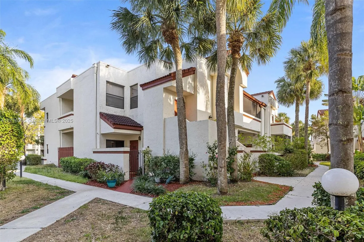 South Florida Real Estate | View 1417 Avon Ln, 103 | 2 Beds, 2 Baths